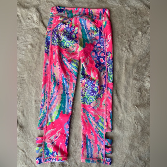 Lilly Pulitzer XS Bright Pink and other fun Colored Capri Leggings. - Picture 5 of 7